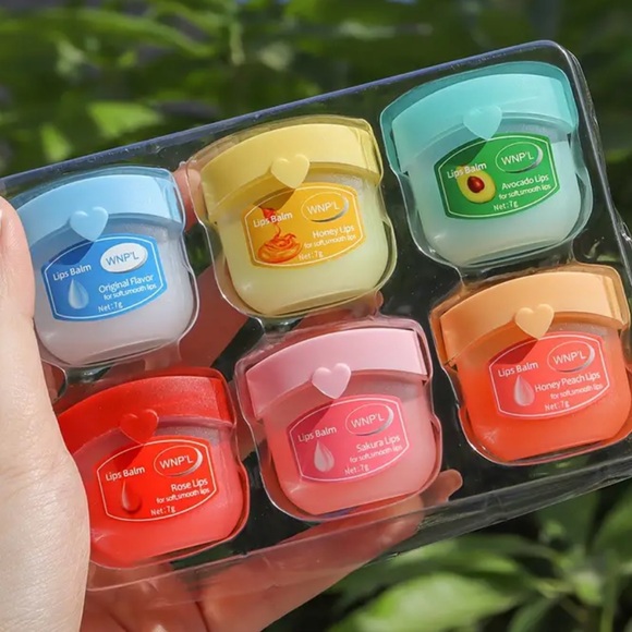 6 in 1 Lip Balm Gift Set! 6 Kinds Of Fruit Flavored Lip Gloss! - Picture 2 of 8